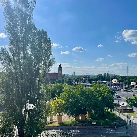 Apartman Ac With Metro 3 On Doorsteps, 15mins To Center *
