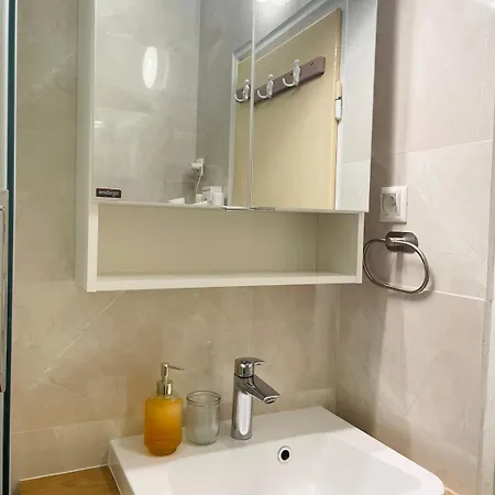 Ac With Metro 3 On Doorsteps, 15mins To Center Apartament *